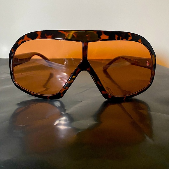 Oversized Sunglasses - Picture 1 of 2